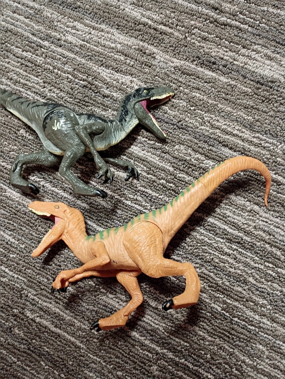 2015 Jurassic World Raptor Toys Set Of 2
